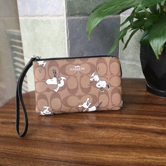 NEW Coach X Peanuts Corner Zip Wristlet Wallet With Snoopy & Woodstock-Authentic
